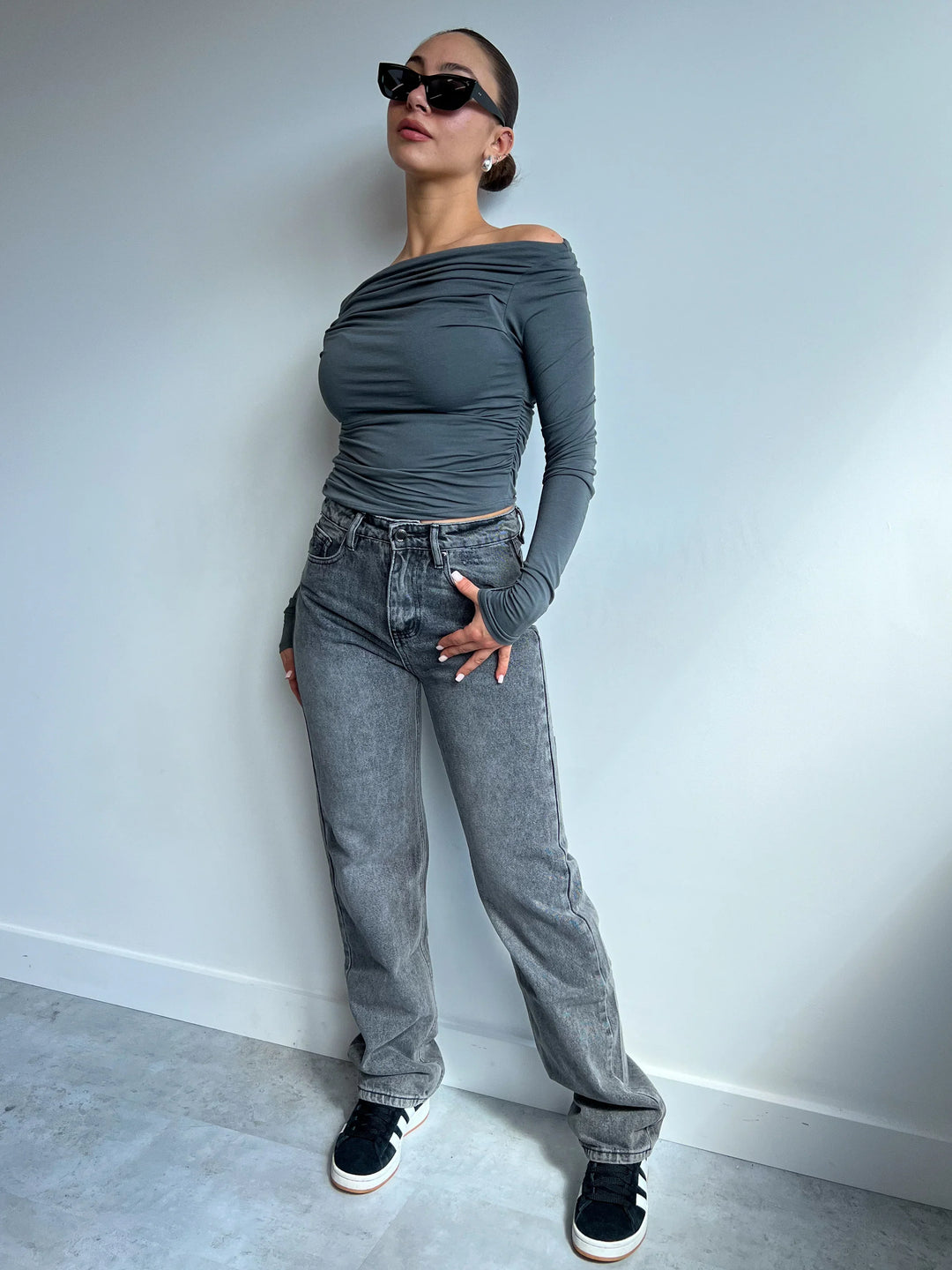 Jeansy damskie bawełniane mom fit z wysokim stanem przetarcia na wiosnę lato
