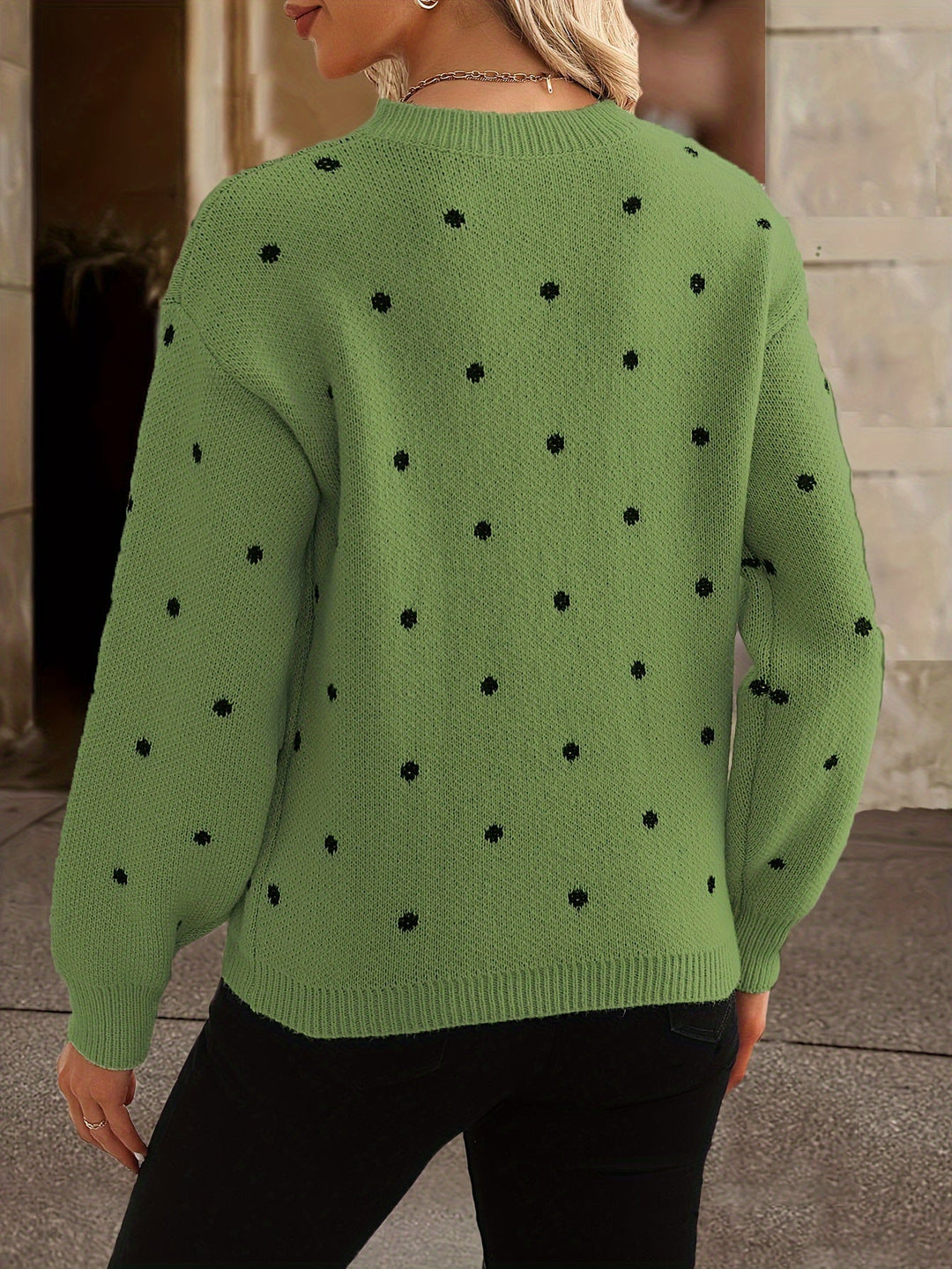 Sweter damski z dzianiny w groszki z okrągłym dekoltem na lato do codziennych stylizacji