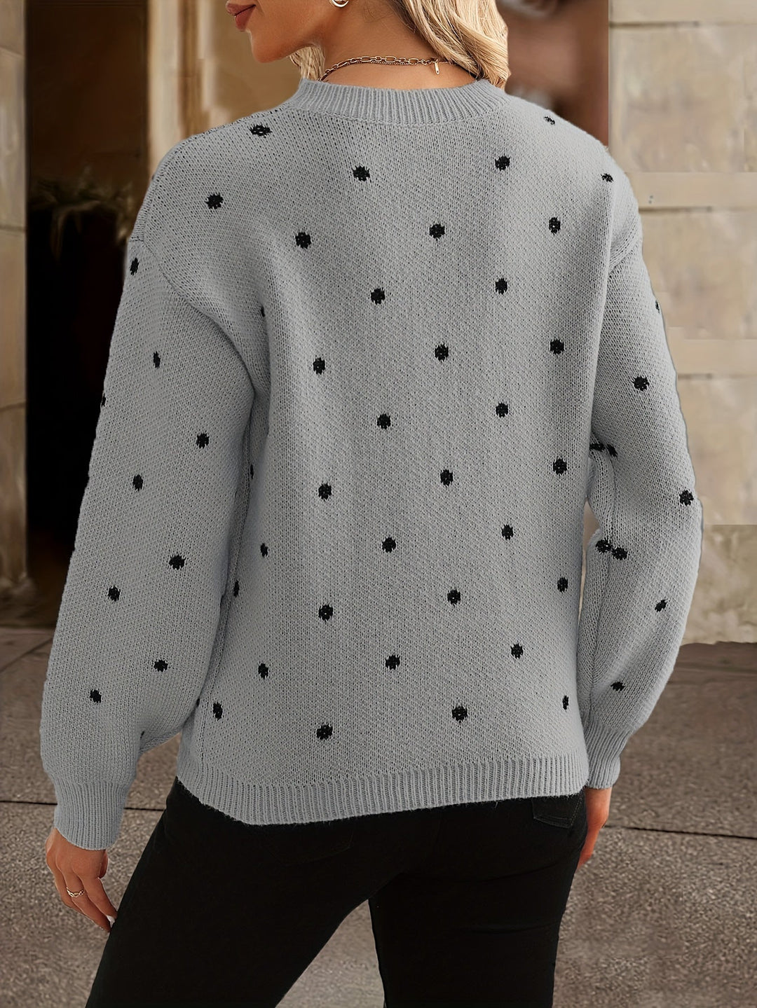Sweter damski z dzianiny w groszki z okrągłym dekoltem na lato do codziennych stylizacji