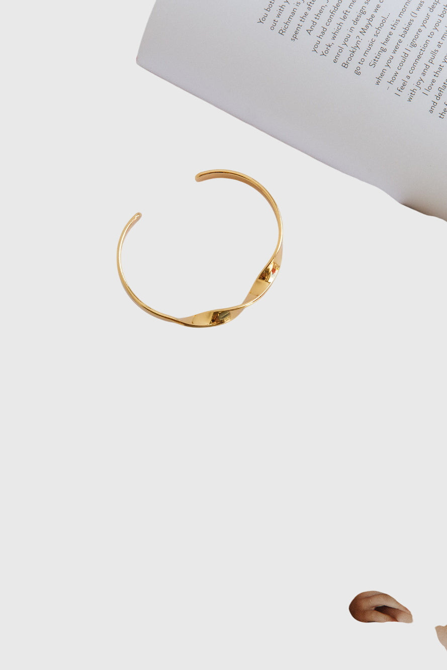 Pulseira feminina rígida banhada a ouro deslizante de outono