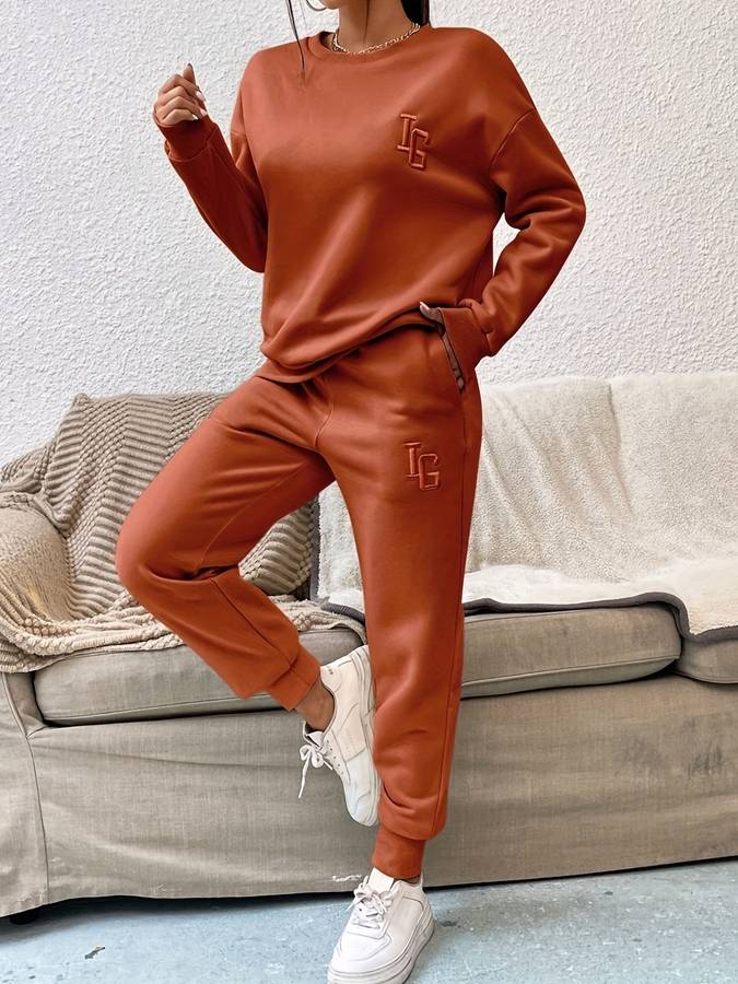 Joy - Elegancki zestaw sweter i spodnie dla kobiet