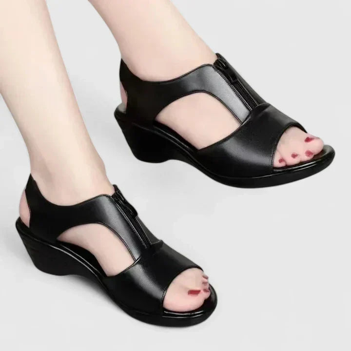 Sandálias femininas elegantes em pele com palmilha amortecida, confortáveis para o verão