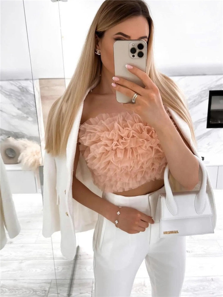 Top damski bawełniany bez ramiączek z falbanami – elegancki model na lato