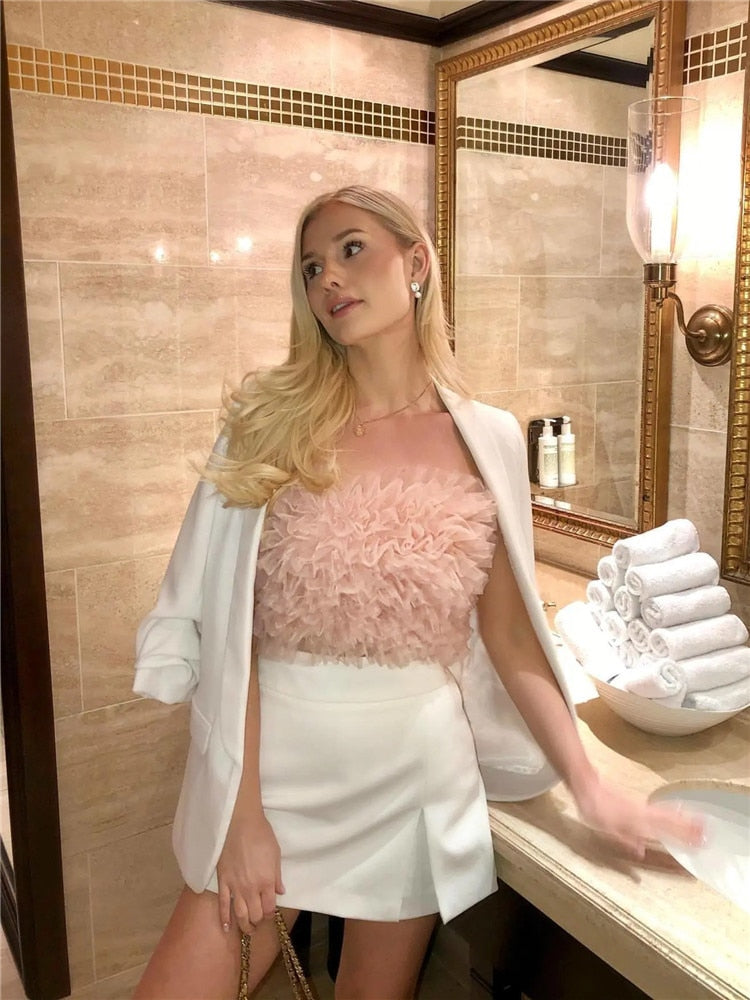 Top damski bawełniany bez ramiączek z falbanami – elegancki model na lato