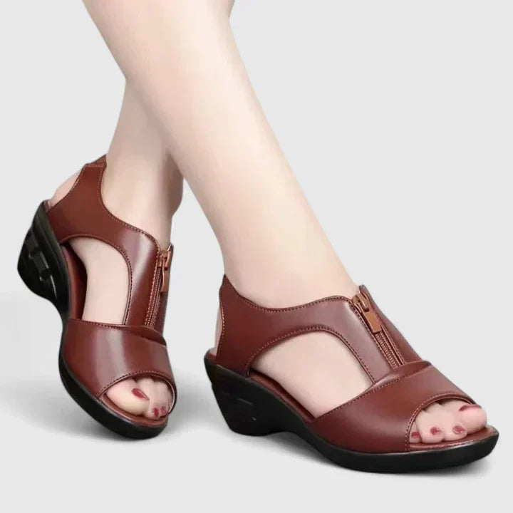 Sandálias femininas elegantes em pele com palmilha amortecida, confortáveis para o verão