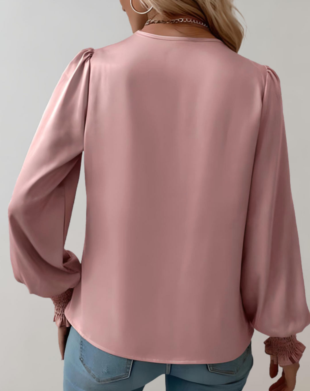 Bluzka damska satynowa na lato z długim rękawem i eleganckim dekoltem V-neck