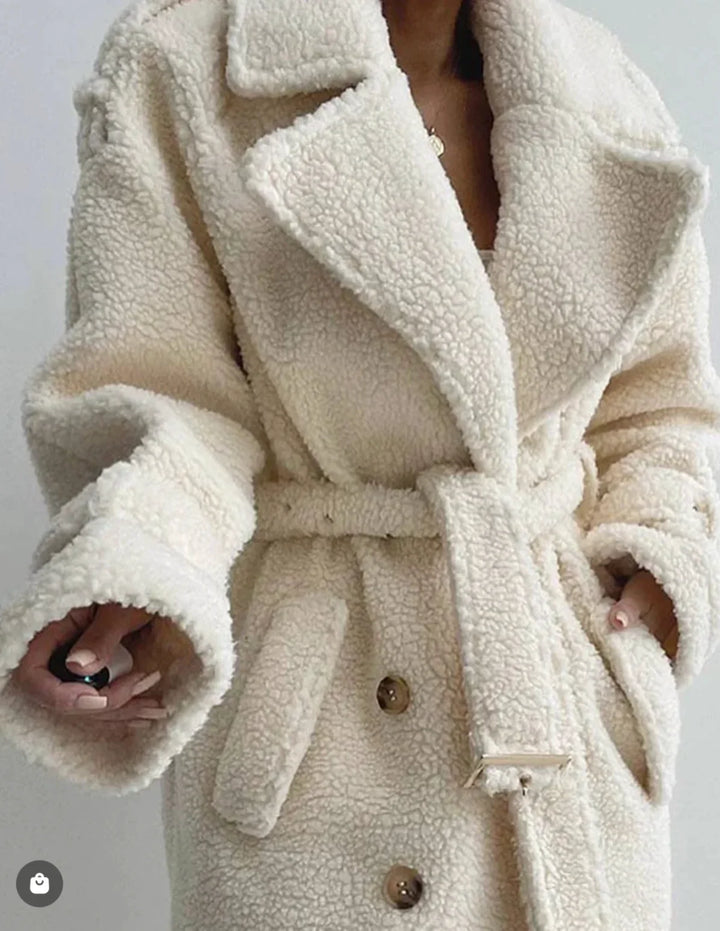 Curto trench coat feminino com mangas compridas elegantes