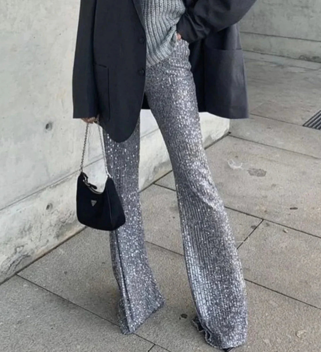 Curto trench coat feminino com mangas compridas elegantes