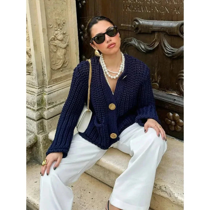 Kardigan damski z dzianiny na jesień zapinany na guziki o luźnym i eleganckim kroju