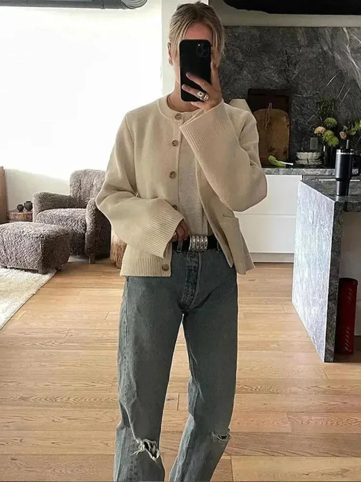Kardigan damski z dzianiny na jesień z modnymi guzikami w eleganckim stylu