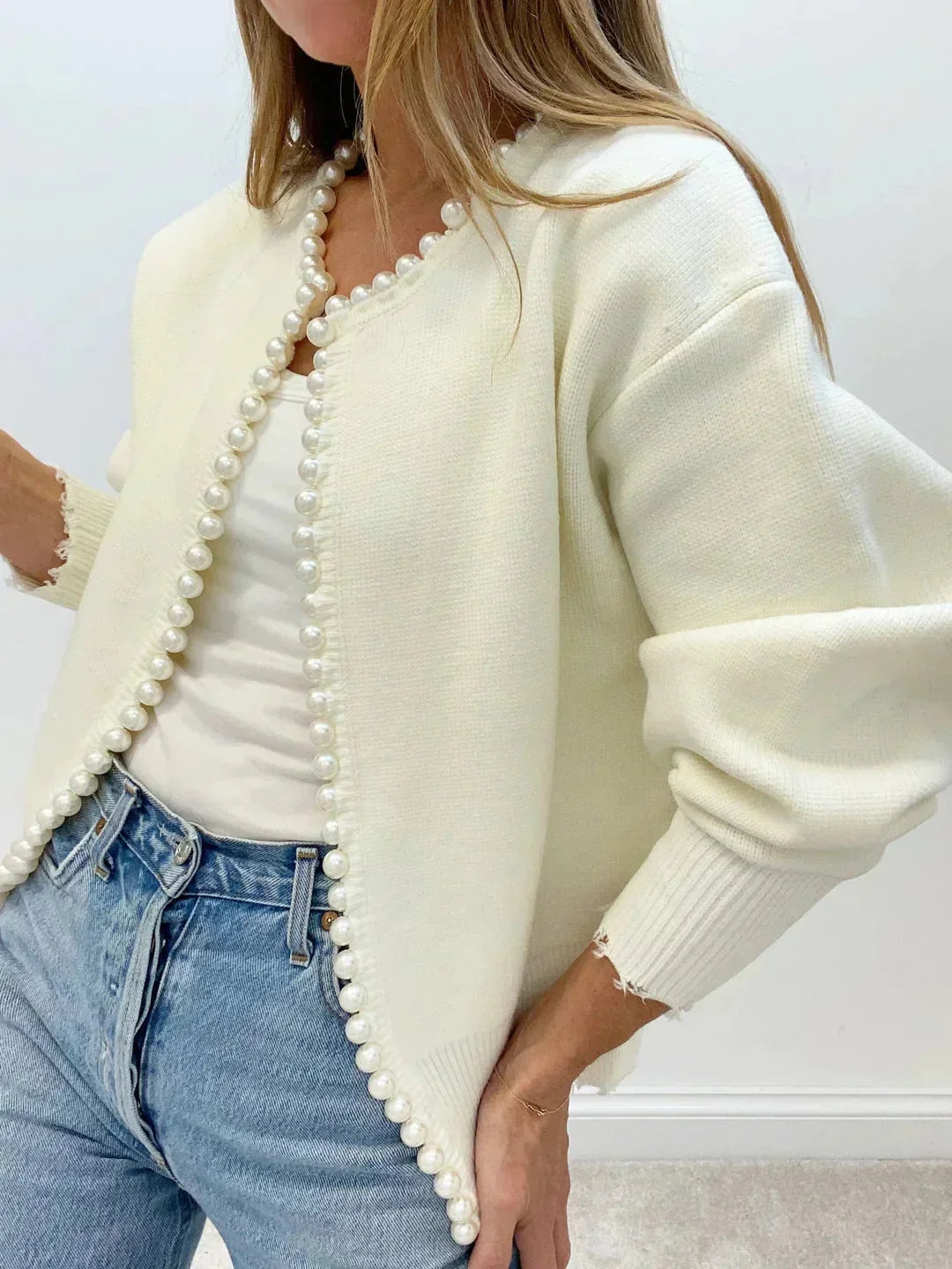 Kardigan damski z dzianiny z perłową lamówką – elegancki sweter na jesień