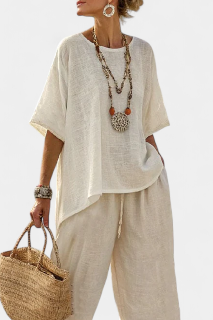 Conjunto feminino de linho para o verão com blusa oversize minimalista e calças de pernas largas.