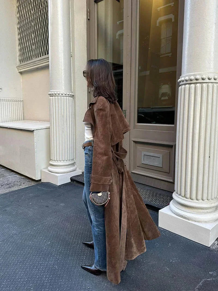 Trencz damski z paskiem i klapami elegancki płaszcz na chłodniejsze jesienne dni