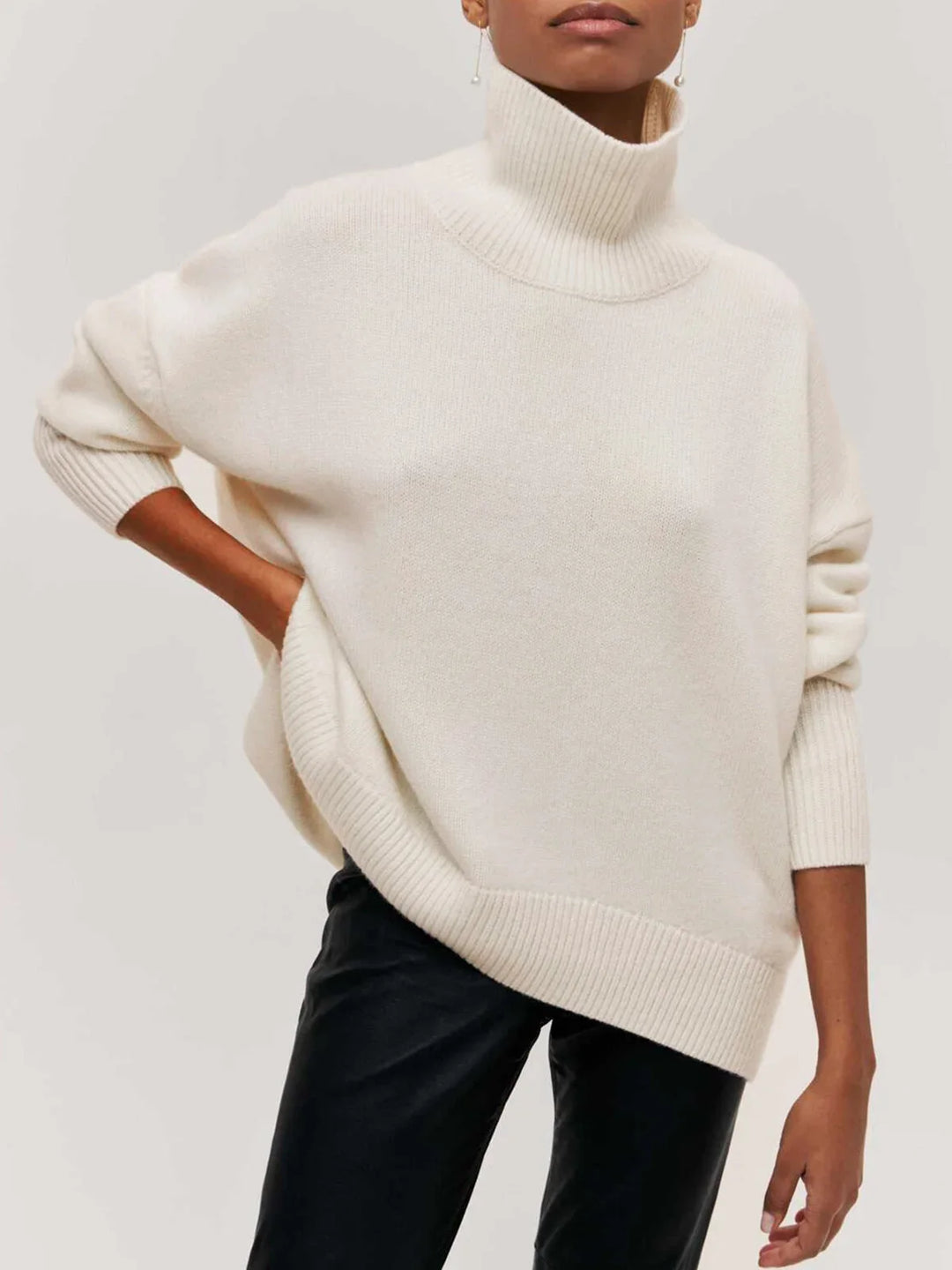 Sweter damski oversize z golfem z miękkiej dzianiny wełnianej luźny i ciepły na jesień