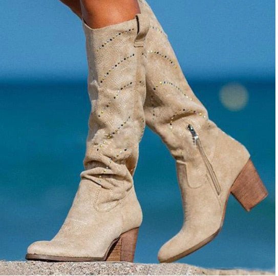 Botas de senhora em pele acima do joelho elegantes com salto casuais de primavera